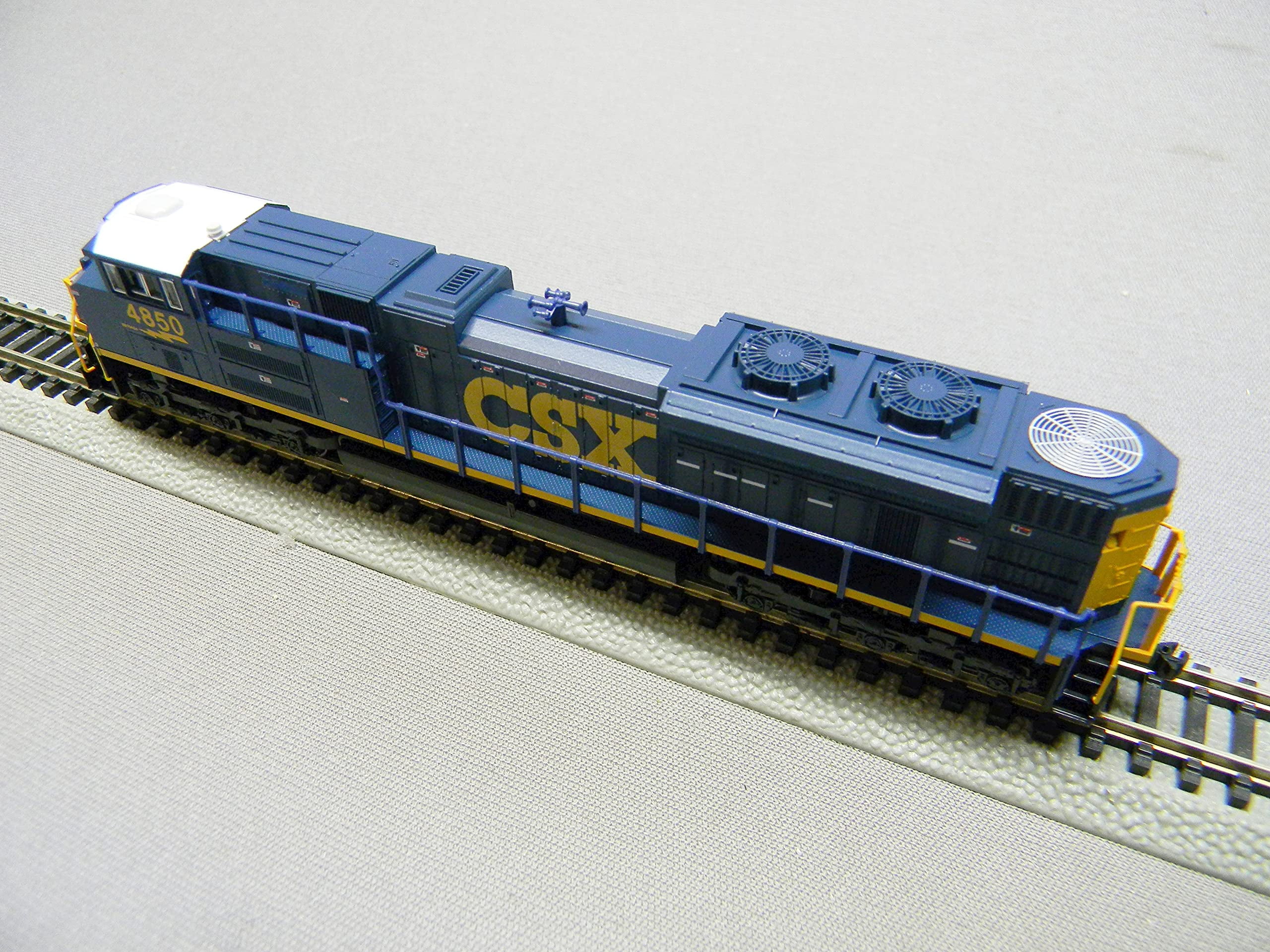 Kato N Scale EMD SD70ACe CSX #4850 w/DCC Installed - Walmart.com
