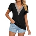 thumbnail image 1 of Camiseta informal holgada de Color puro con empalme de encaje y mangas cortas con cuello en V para mujer, 1 of 7