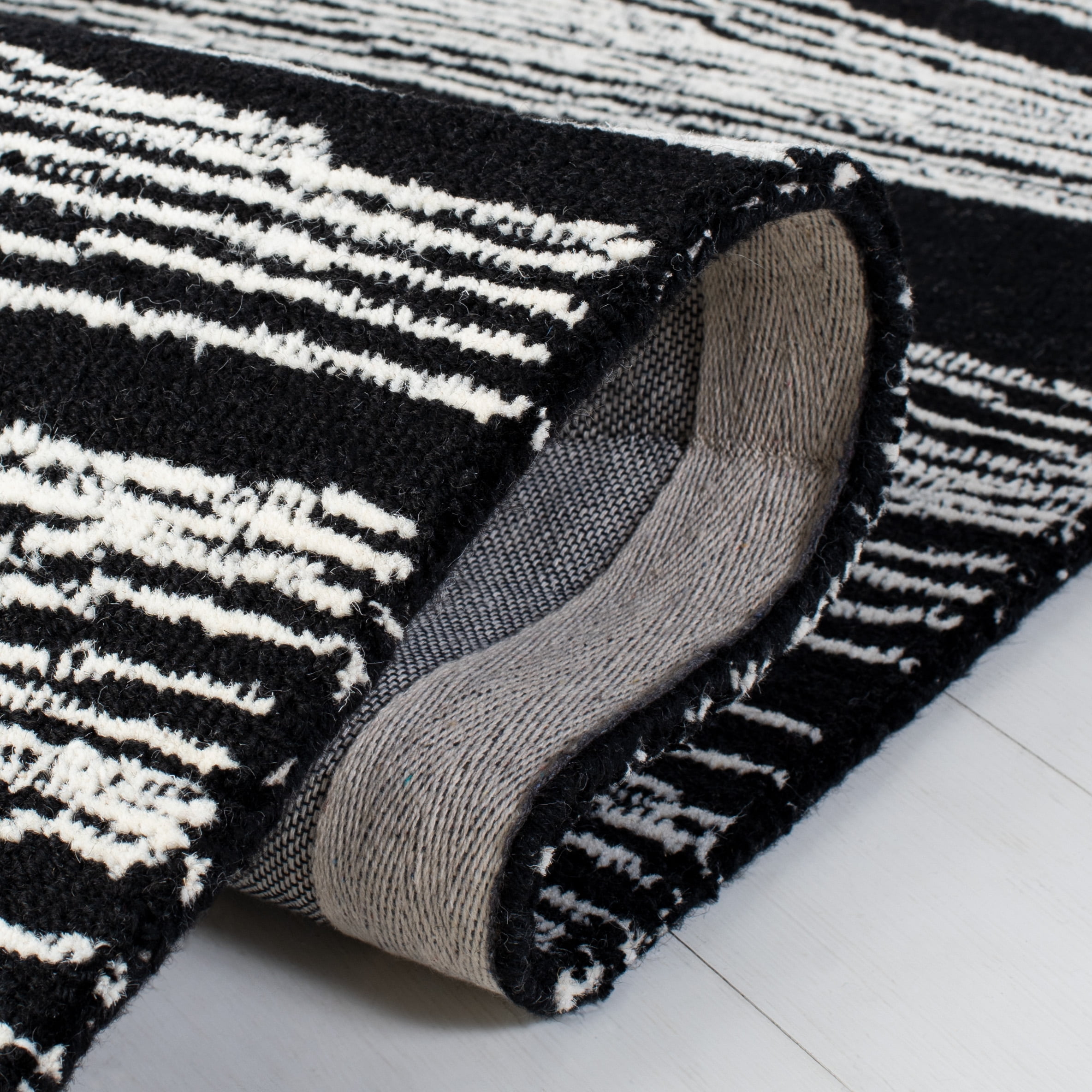 SAFAVIEH Metro Bridget Abstract Area Rug, Black/Ivory, 4' x 6'