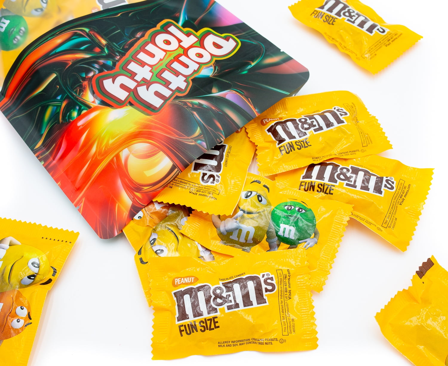 M&M'S Peanut Milk Chocolate Bundle 1 lb – Candy in Bulk Bag, Individually Wrapped Fun Size Packs (24 Pieces)