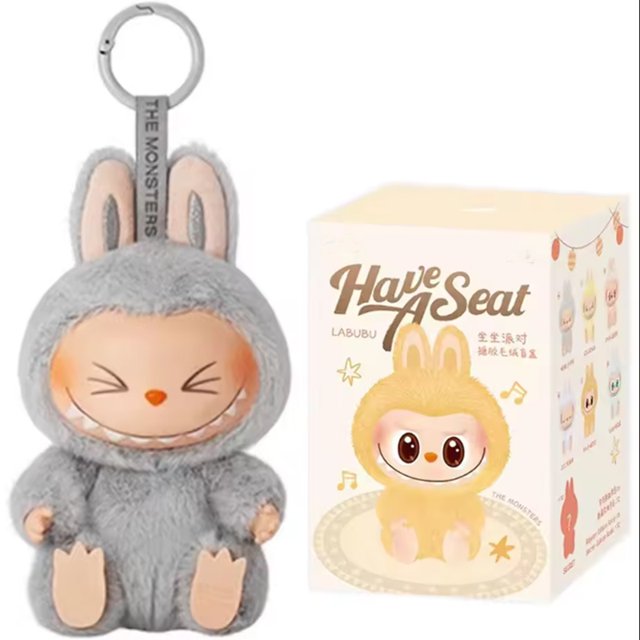 Adecuado para caja ciega Labubu con asiento serie anime personaje colgante flocado modelo juguete kawaii réplica llavero juguete Navidad