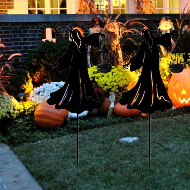 JWshufel Piquets de Jardin en Métal Sorcière d'Halloween Lanternes Solaires pour Décoration Extérieure Lumières Effrayantes Décorations de Jardin Capteur Auto on Off Design Résistant à la Rouille pour Votre Scène Hantée d'Halloween 18.5 Po Noir
