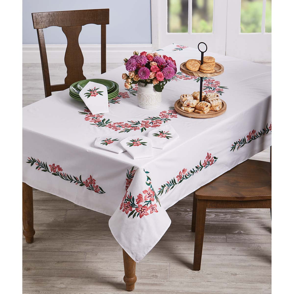 72x108'' Oval White Embroidered Floral Fabric Embroidery Tablecloth Napkins 