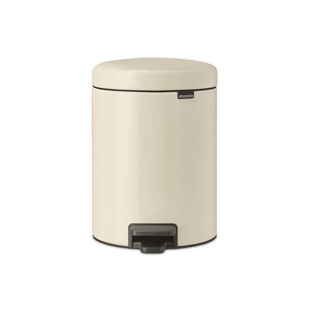 Bote de basura Brabantia New Icon Step de 5 litros, color beige suave con balde