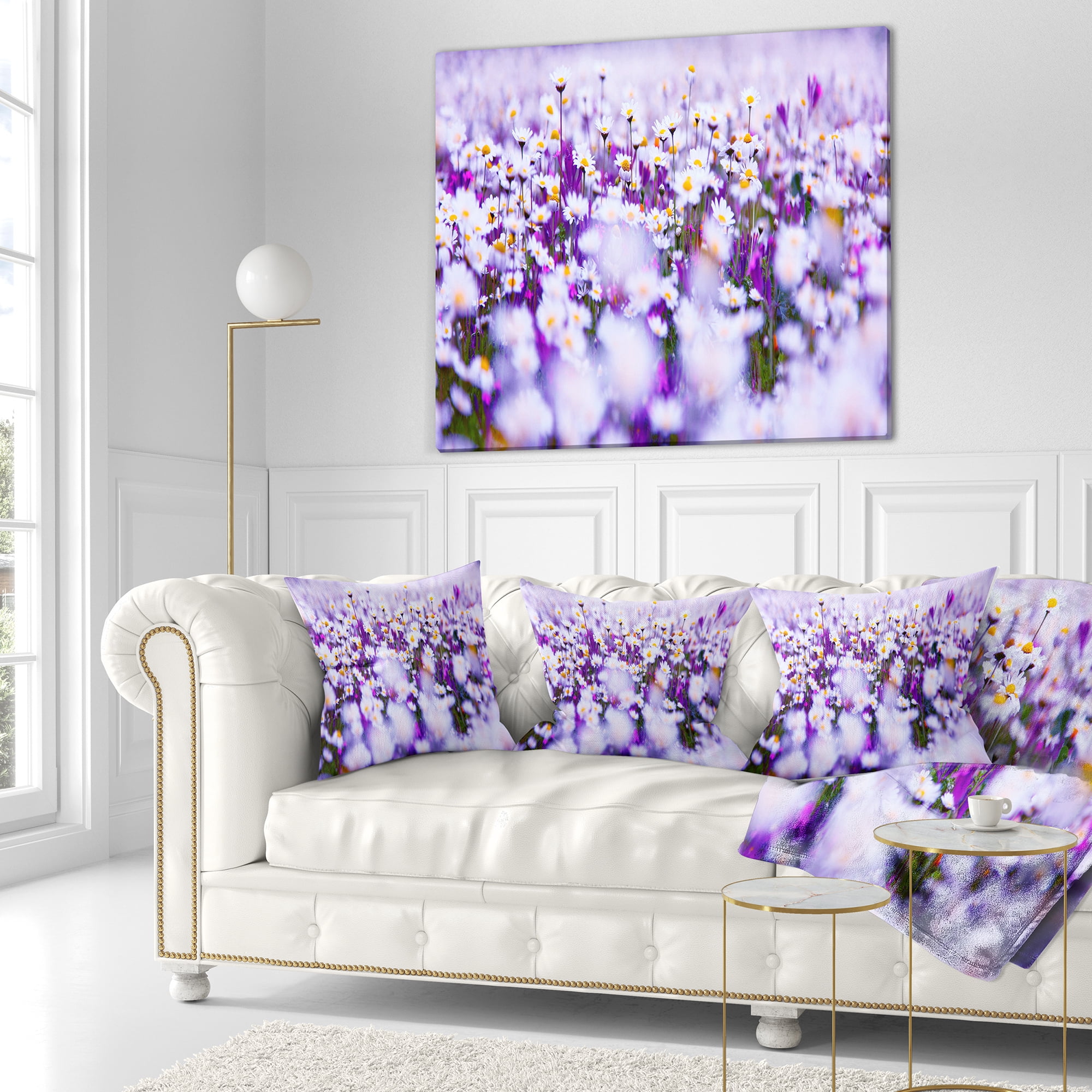 Designart Daisy Field Photography Panorama - Floral Throw Pillow - 18x18