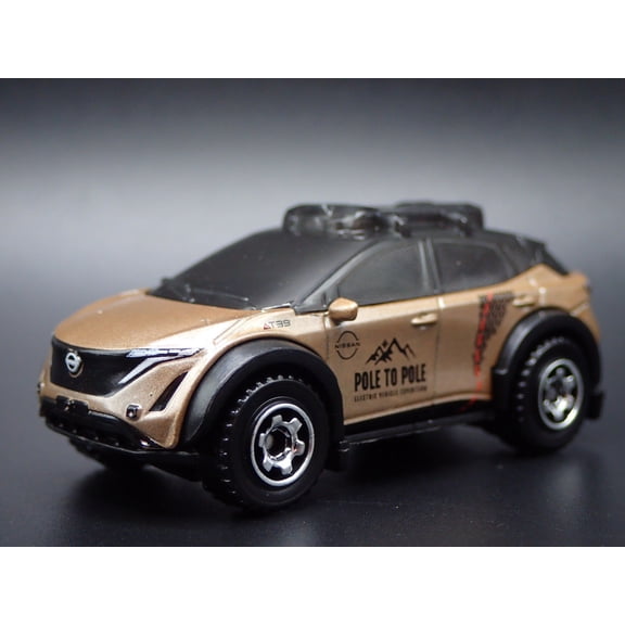 Open Box 2023-2025 NISSAN ARIYA EV SUV POLE TO POLE GOLD 1:64 SCALE DIECAST MODEL CAR