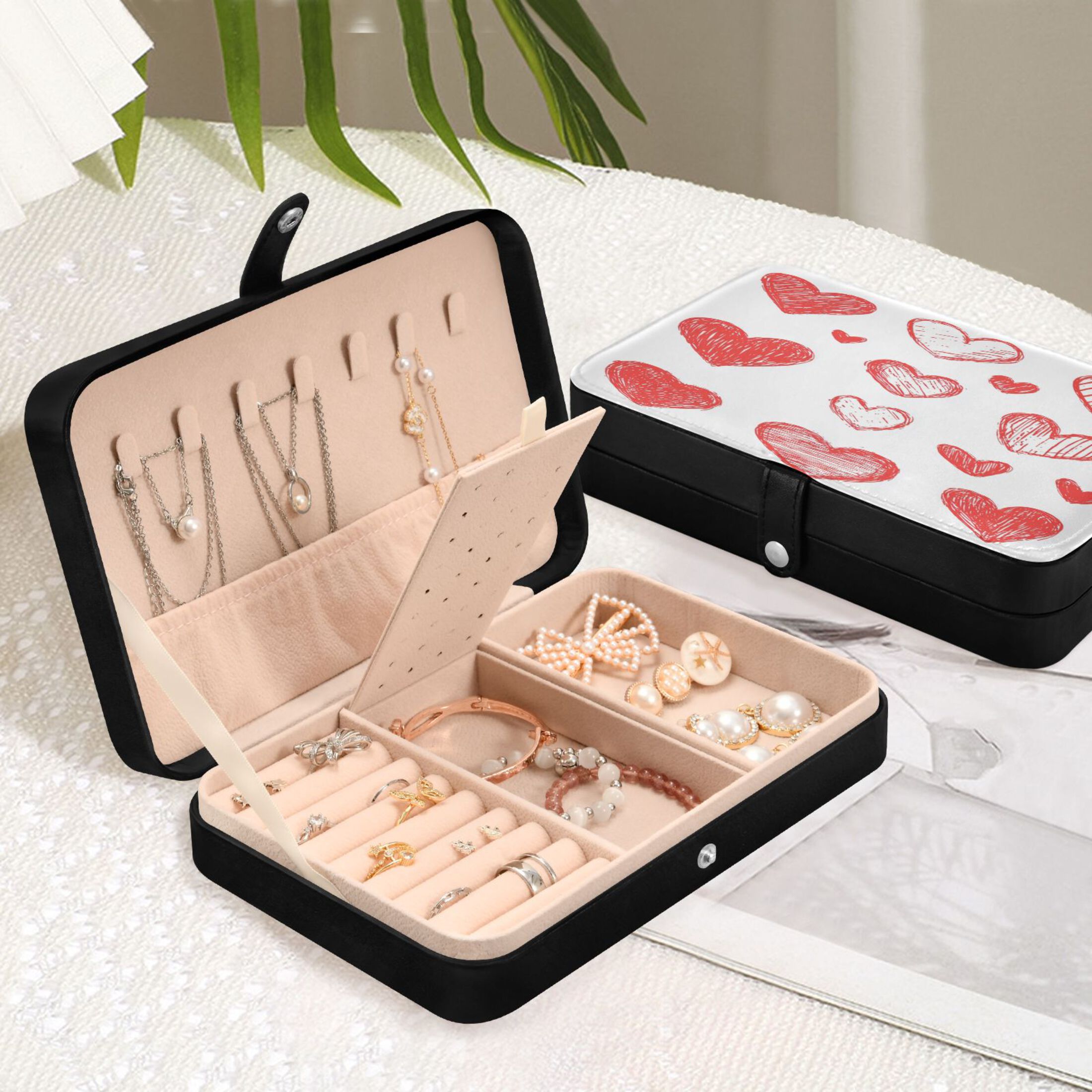 Leather Jewelry Box Rectangular 8.27x5.5x1.78In Travel Jewelry Storage Earrings Necklace Bracelet Watch Brooch Storage Cartoon Heart