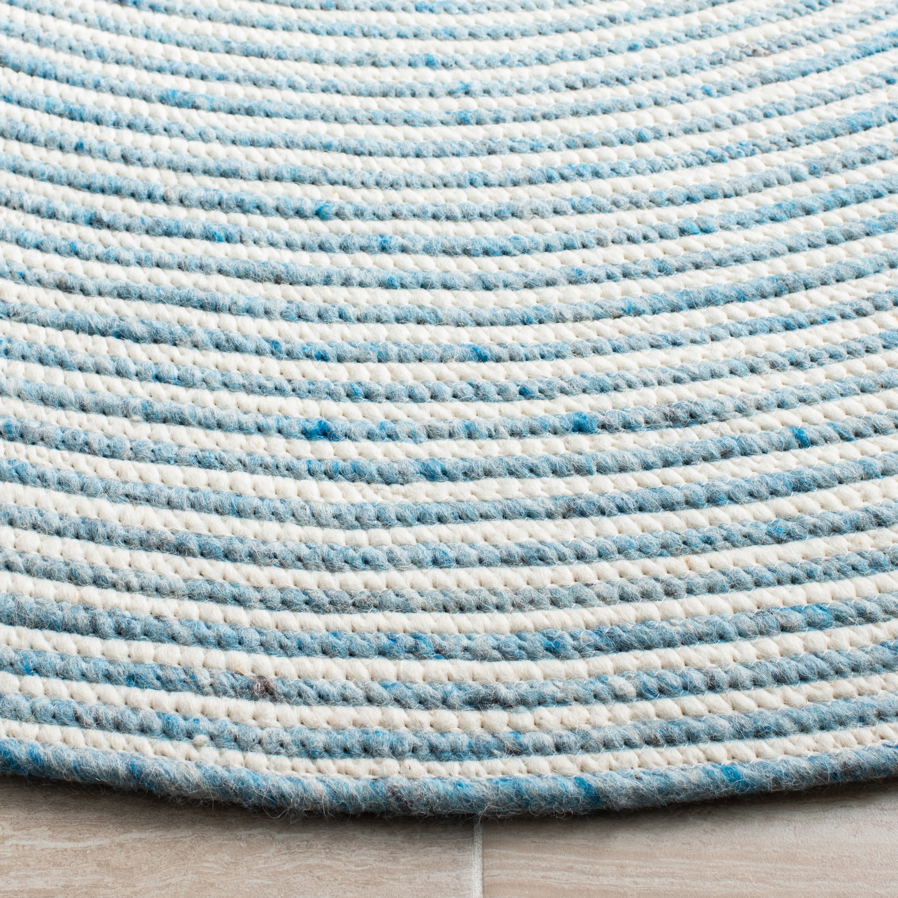 SAFAVIEH Braided Beuregard Solid Reversible Area Rug, Blue/Ivory, 6' x 9' Oval