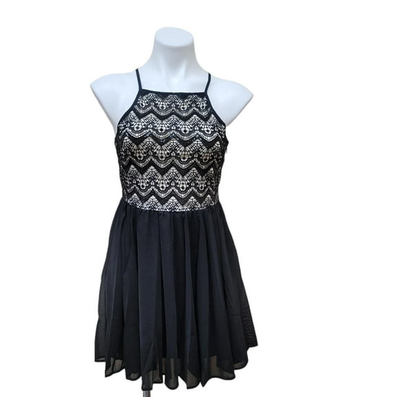 Romeo and Juliet Couture BLACK/WHITE Sequined Lace & Mesh Dress, US Small
