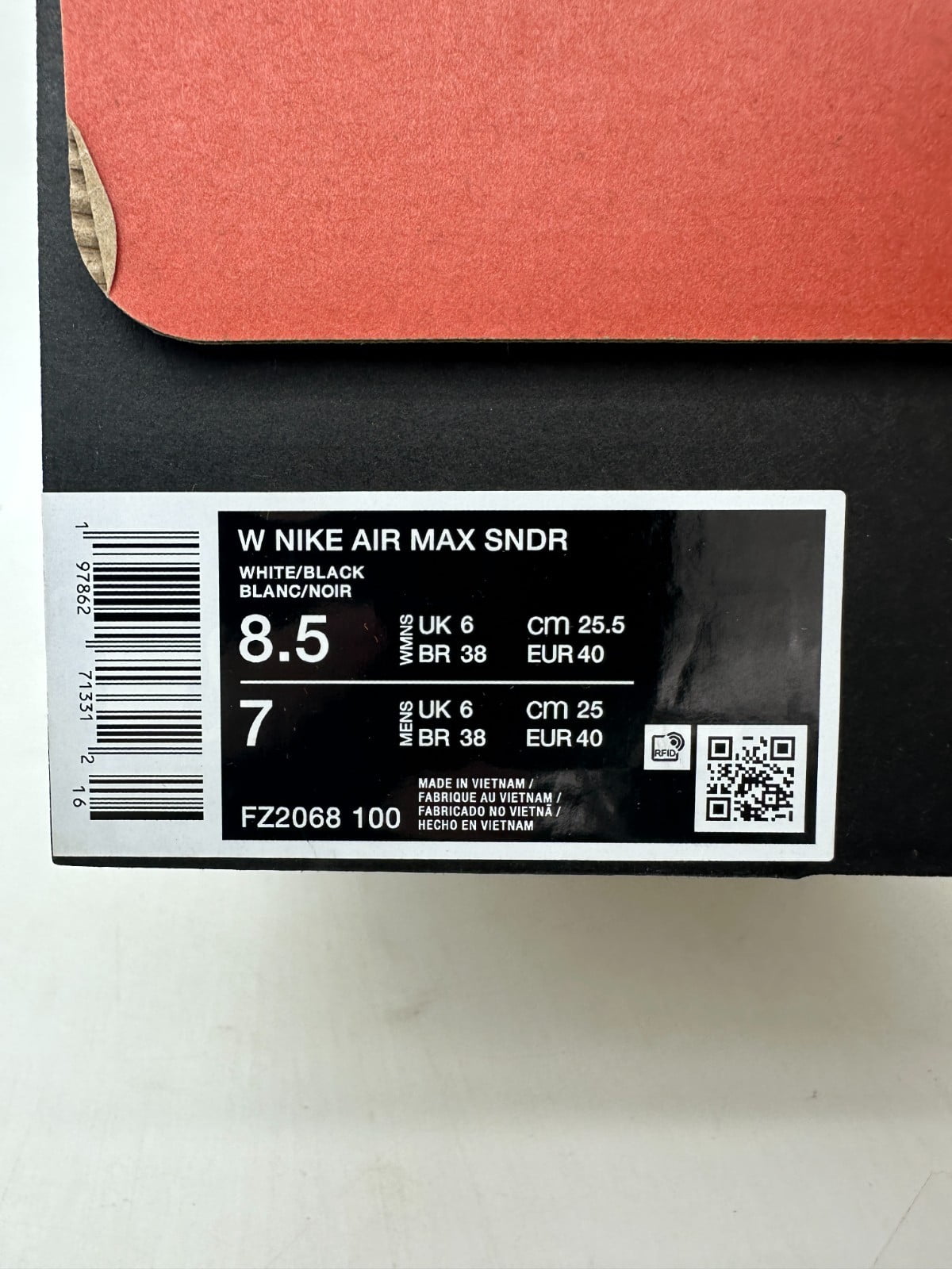 Nike Air Max SNDR Women's Size 8.5 White Black Running Athletic Shoes FZ2068 100