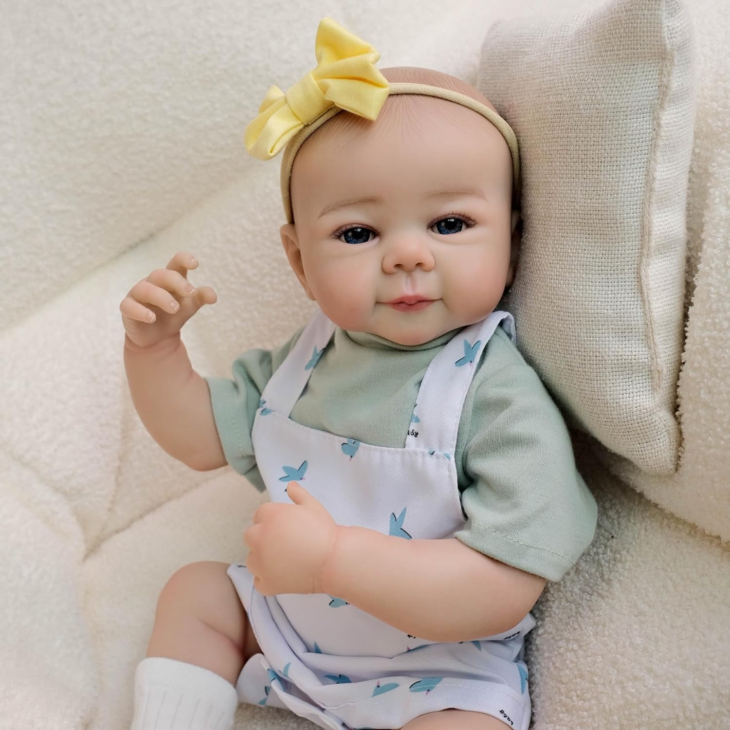 Cute Reborn Baby Dolls Cloth Body Realistic Baby Doll 20 Inch Lifelike Newborn Real Babies Eyes Open Reborn Toddler Handmade Weighted Poseable Dolls Sets for Kids