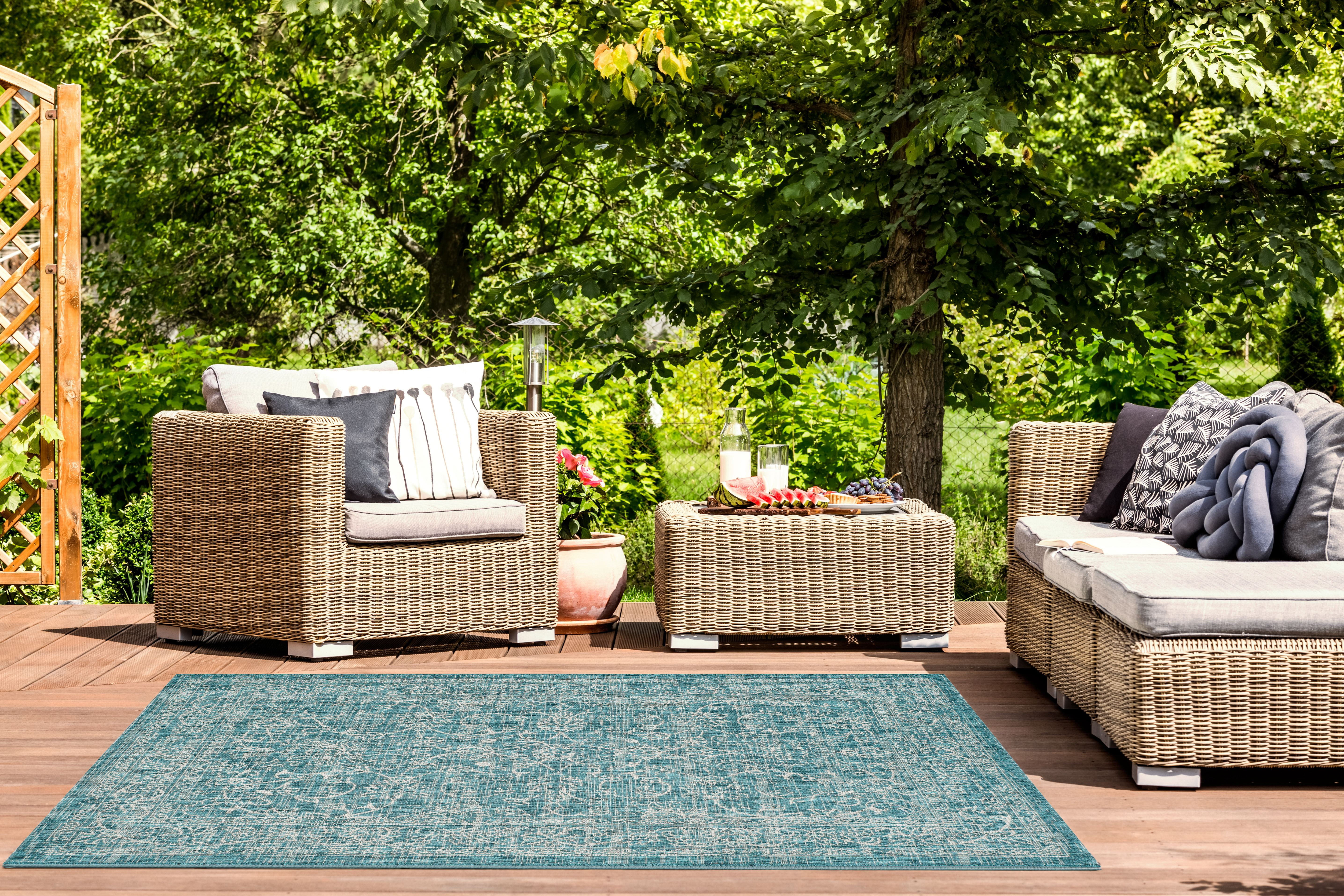 SAFAVIEH Courtyard Darin Traditional Indoor/Outdoor Area Rug, 4' x 5'7", Turquoise