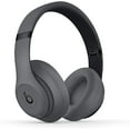 thumbnail image 1 of Casque d'Écoute Circum-Auriculaire Sans Fil à Réduction de Bruit Restored Beats Studio3 - Puce W1, Bluetooth Classe 1, 22 Heures d'Écoute, Microphone Intégré - (Gris), 1 of 5