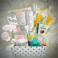 thumbnail image 1 of Panier-cadeau pour Bébé Fille à Fleurs Sucrées, 1 of 1