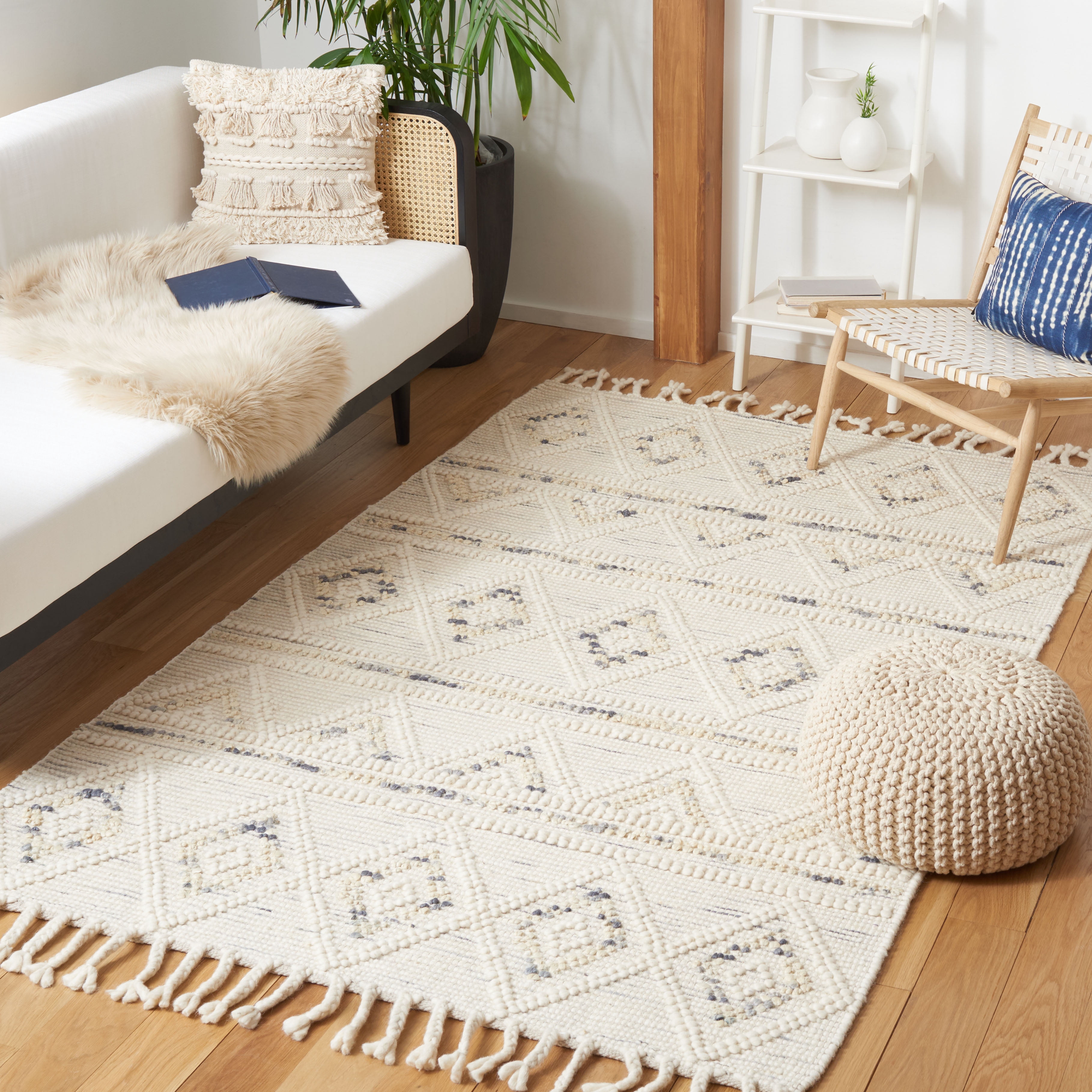 SAFAVIEH Natura Chloe Southwestern Area Rug, Ivory/Grey, 6' x 6' Square
