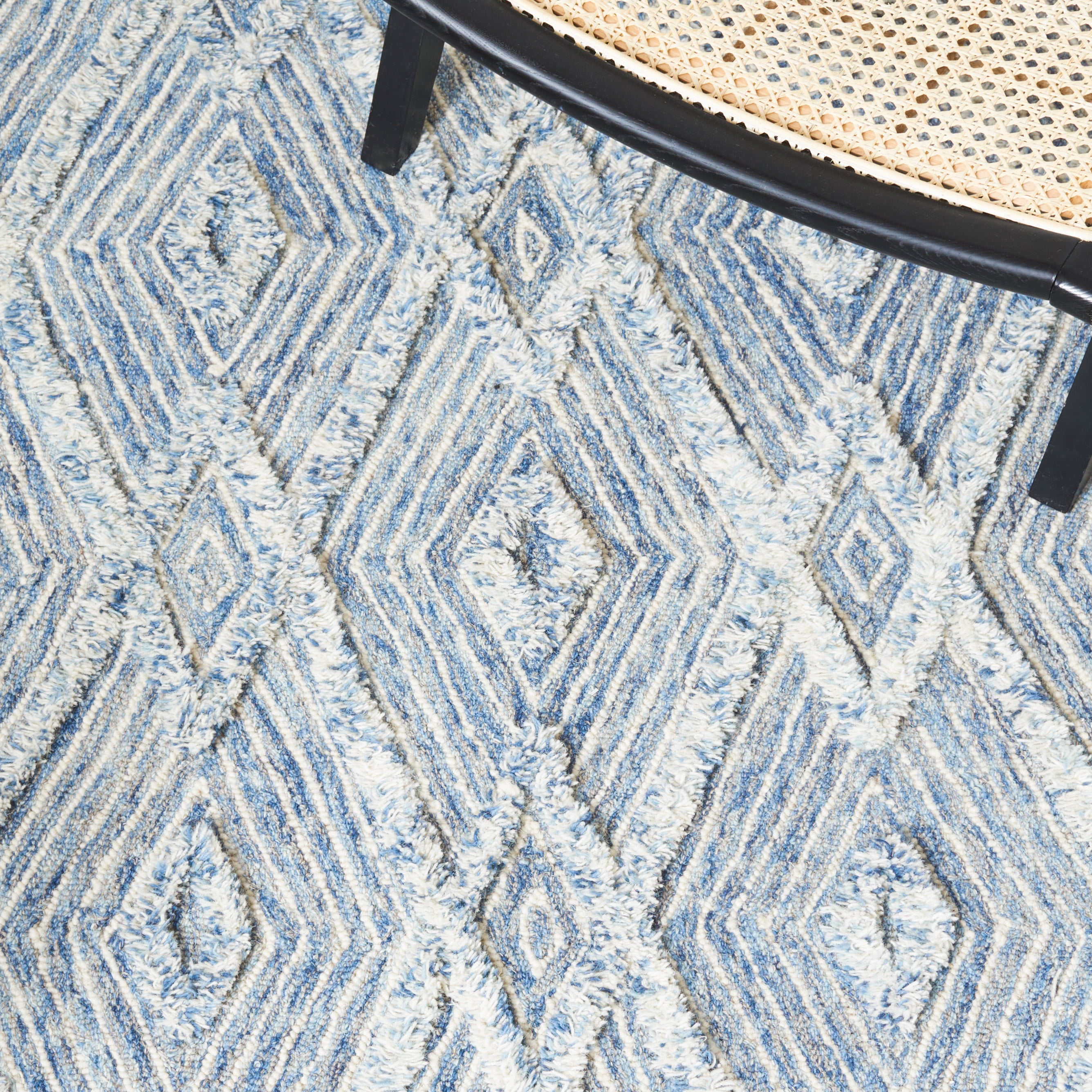 SAFAVIEH Kenya Shanika Diamond Area Rug, Blue/Ivory, 3' x 5'