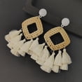 thumbnail image 4 of 1 par de pendientes colgantes estilo bohemio exagerado con flecos y trenza de ratán retro, con borlas, para mujer (blanco), 4 of 7