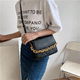 thumbnail image 2 of Bolso De Un Hombro Con Cadena De Metal negro, 2 of 3
