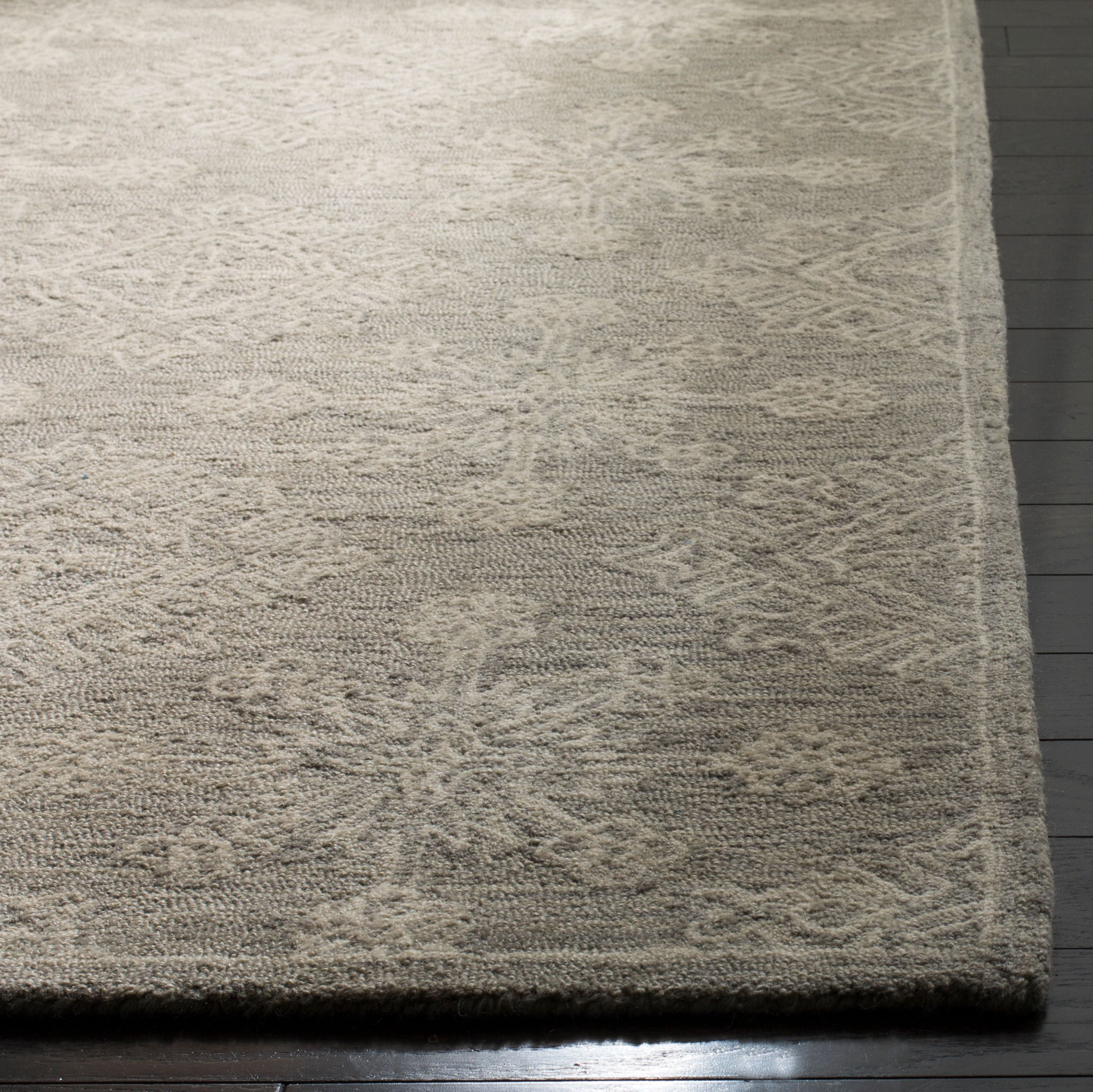SAFAVIEH Blossom Emmerson Damask Snowflakes Wool Area Rug, Light Beige, 4' x 6'