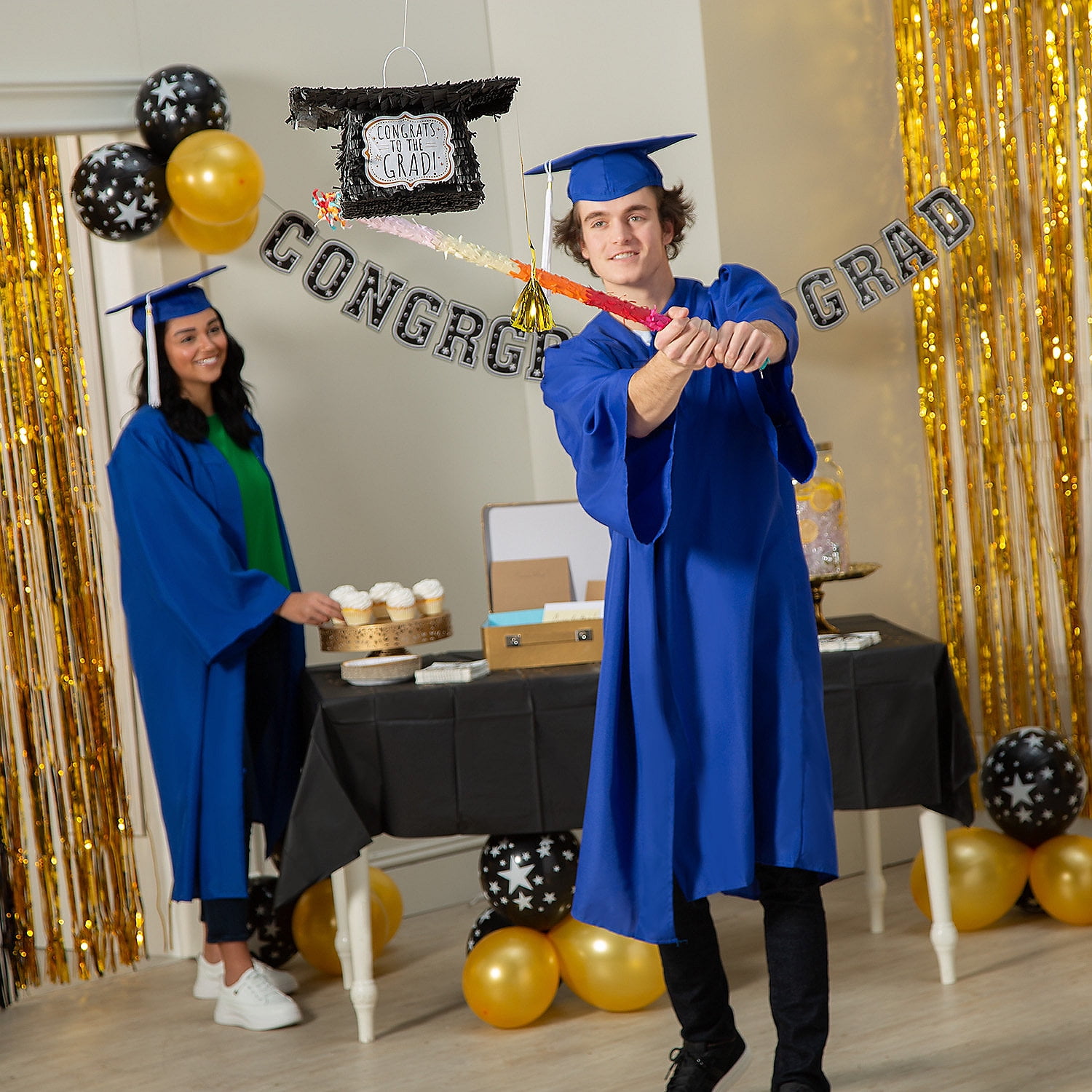 Fun Express Graduation Cap Piñata Kit 208 Pieces