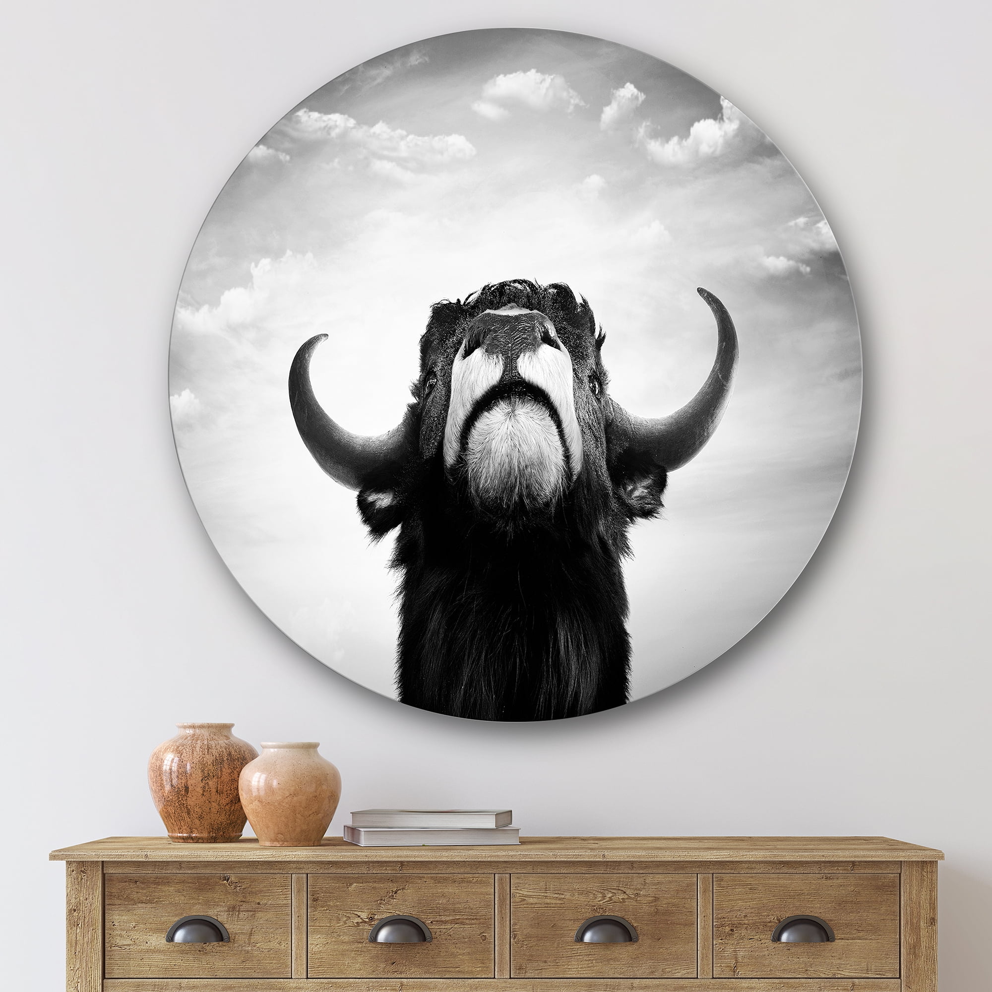 Designart 'Black and White Portrait Of A Spanish Bull I' Farmhouse Circle Metal Wall Art 29x29 - Disc of 29