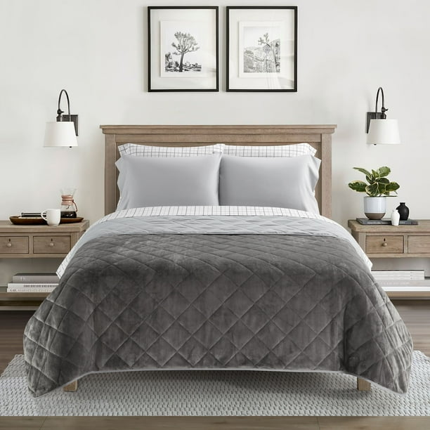 Dearfoams Grey Velvet Plush 7 Piece Quilt Bedding Set with Flannel Sheets, Full