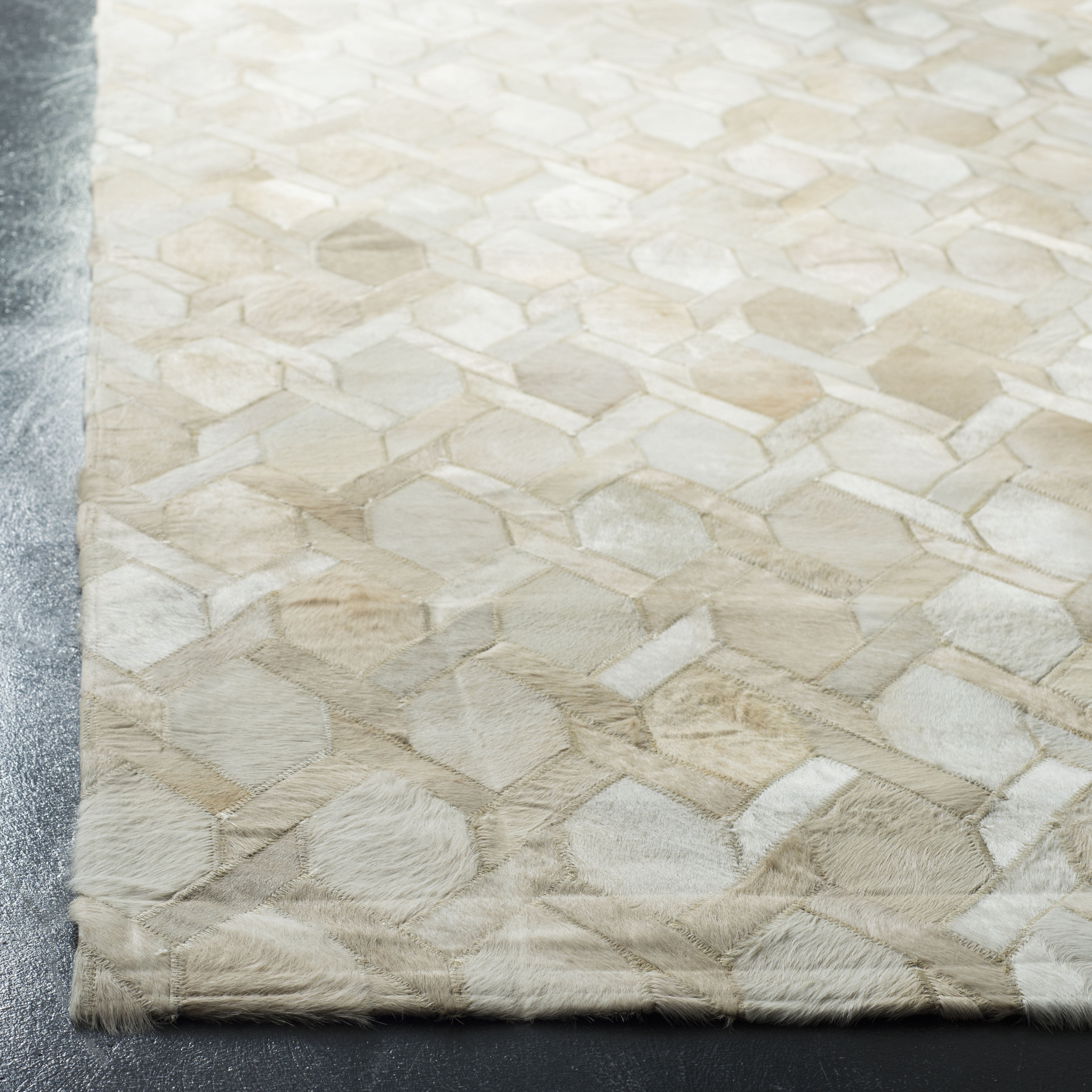 SAFAVIEH Studio Leather Pinwheel Geometric Area Rug, Ivory, 3' x 5'