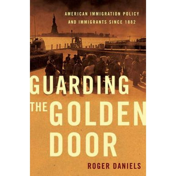 Pre-Owned Guarding the Golden Door: American Immigration Policy and Immigrants Since 1882 (Paperback) 0809053446 9780809053445