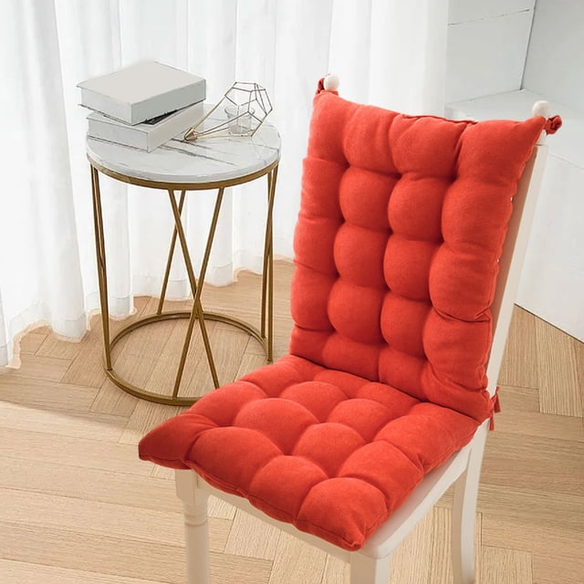 pstuiky cojines de asiento para uso doméstico cojín de suelo con mechones para sala de estar tatami oficina silla de ordenador cojín transpirable y cómodo para reclinarse. Cojín capitoné naranja de 40 x 95 cm sobre silla blanca, vista frontal 3/4; acolchado en cuadros profundos, tejido de nailon y elastano, mechones en las esquinas y lazos para anudar. Unión antideslizante visible en la base, textura mullida y adecuado como apoyo lumbar o cojín de suelo para descansar.