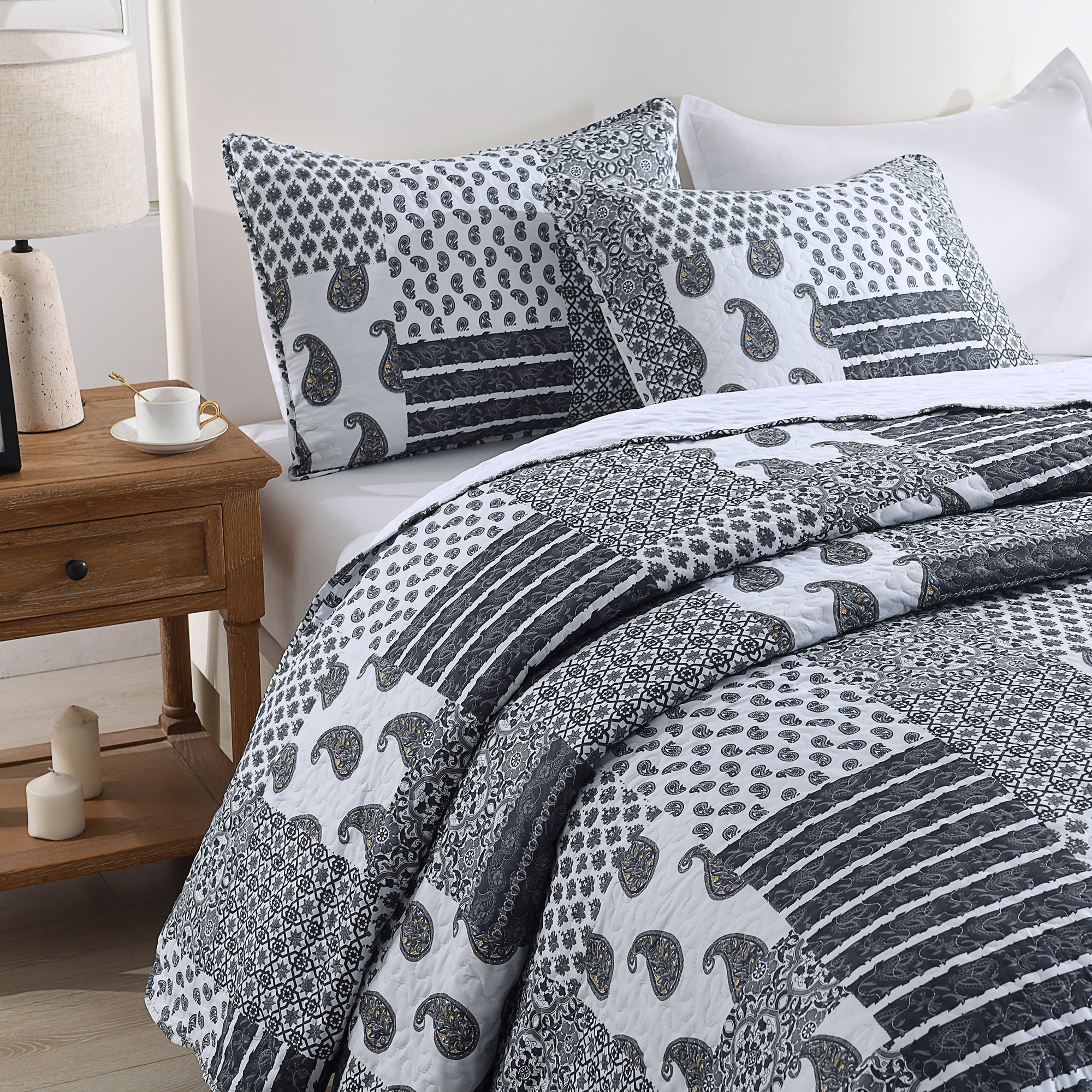 King Size Quilt Set, GREAGLE 3-Piece Warm Lightweight Rustic Farmhouse Grey Coverlet Patchwork Full Bedspreads Set with Pillow Shams, 104x90 inch, Gray Paisley Plaid Print