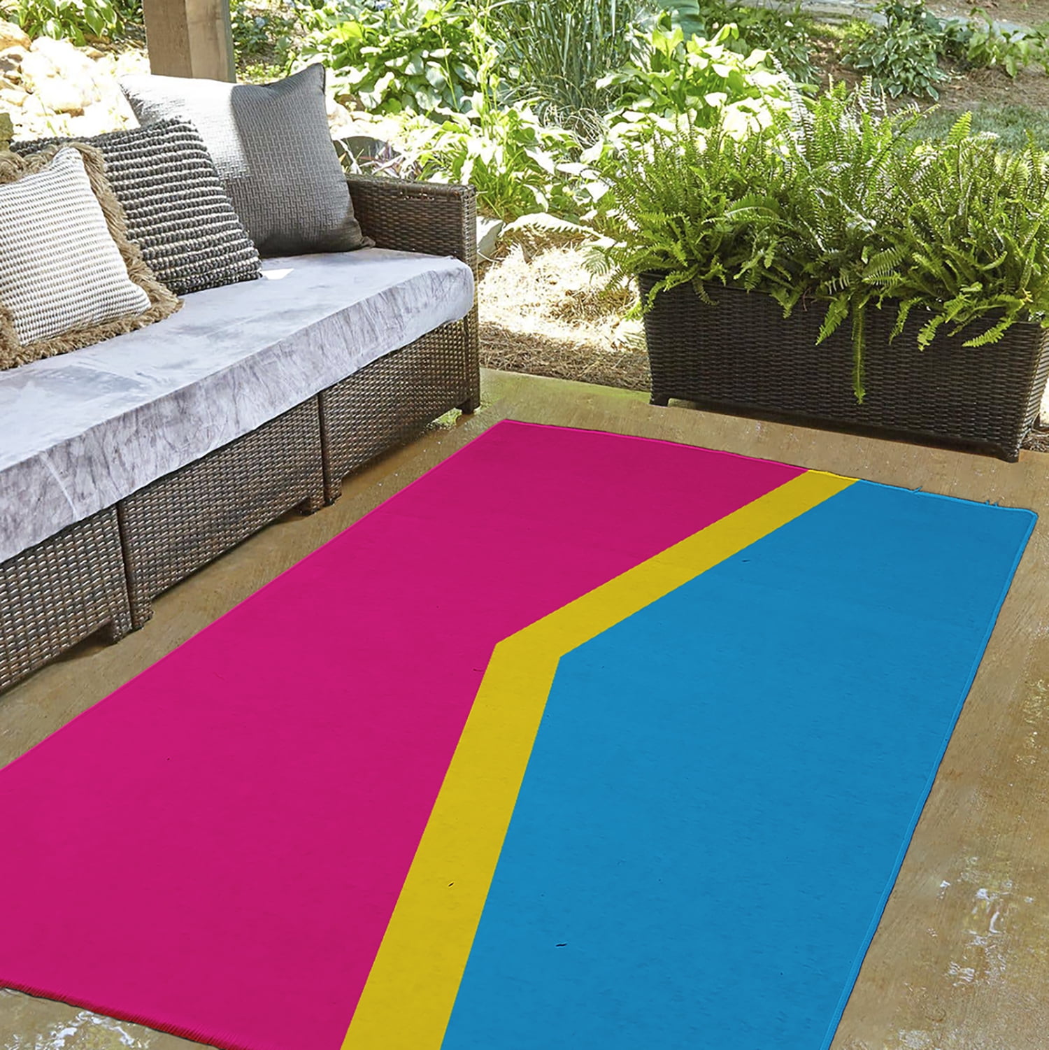 Simply Daisy 3' x 5' Pansexual Chevron Pansexual Chevron Chenille Indoor/Outdoor Rug