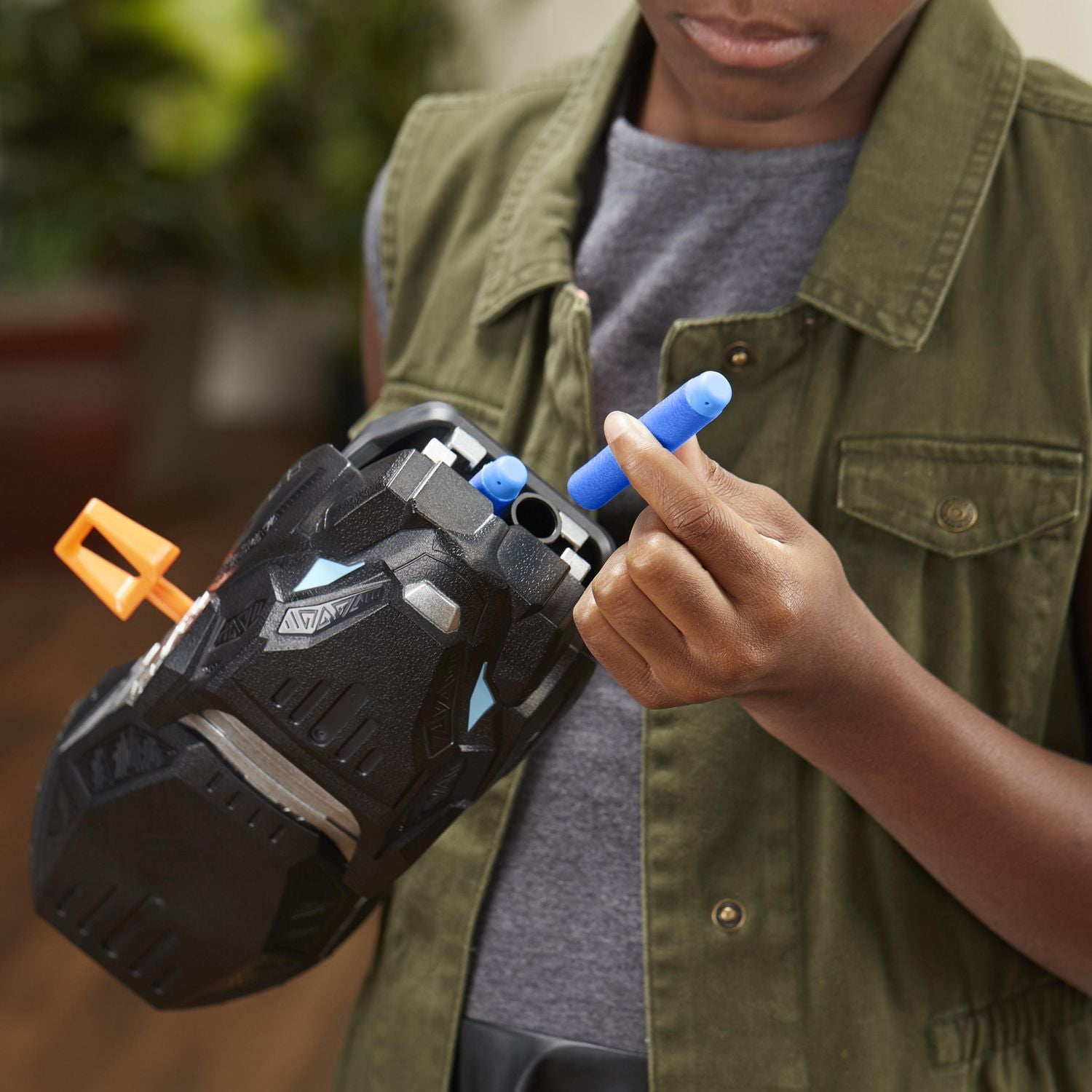 Marvel Black Panther Vibranium Strike Nerf Gauntlet with 3 Nerf Darts, Role Play Super Hero Toy
