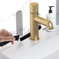 thumbnail image 4 of Xihbxyly Cepillo de Mango Largo, Herramienta de Limpieza con Agarre Ergonómico, Versátil para Espacios Reducidos, Cerdas Resistentes para Suciedad Difícil, para Uso En Casa o En La Oficina, Diseño Co, 4 of 7