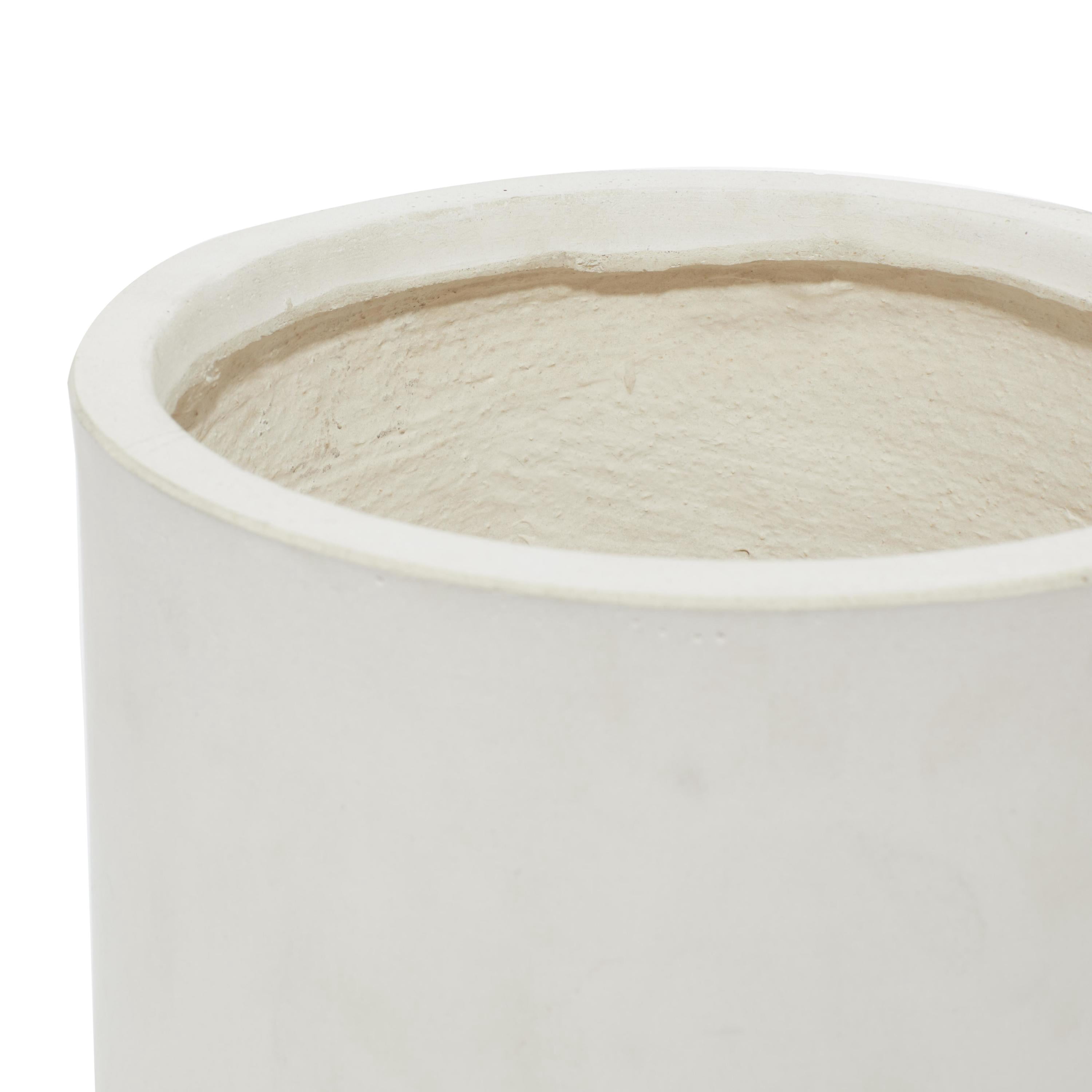 DecMode 12", 15", 17"H White Fiberclay Ceramic Planter with Wood Legs (3 Count)