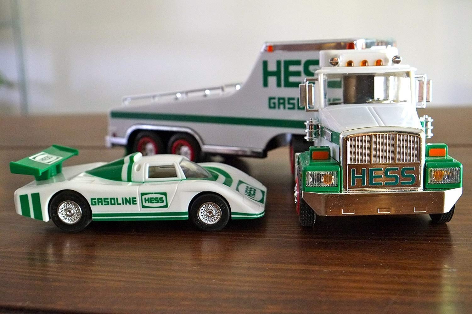 Details about   HESS 1991 TOY TRUCK AND RACER  MINT IN THE BOX 