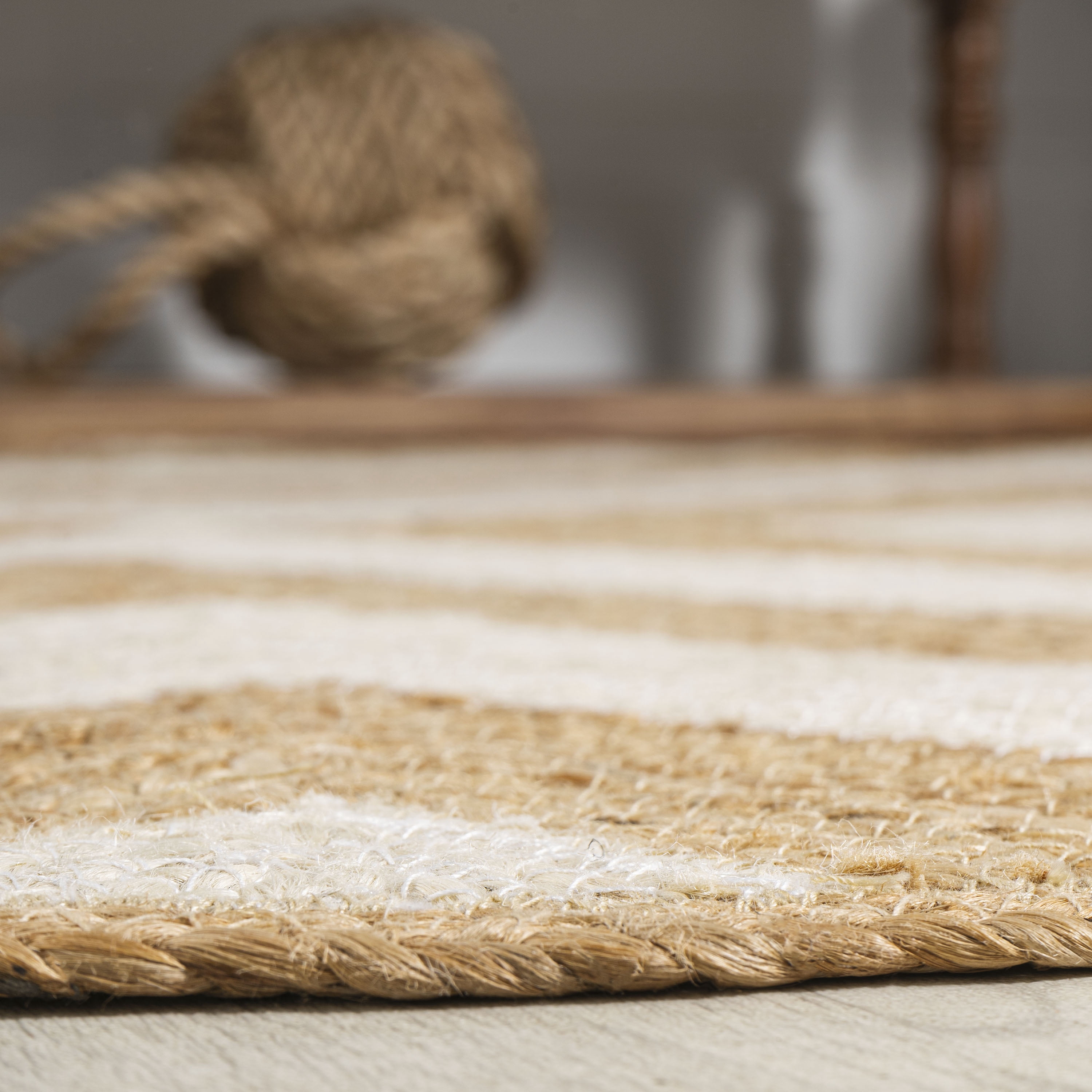 JONATHAN Y ANSA 6' Round Area Rug, Piper Two-Tone Chevron Jute - Cream/Natural, RNF111B-6R