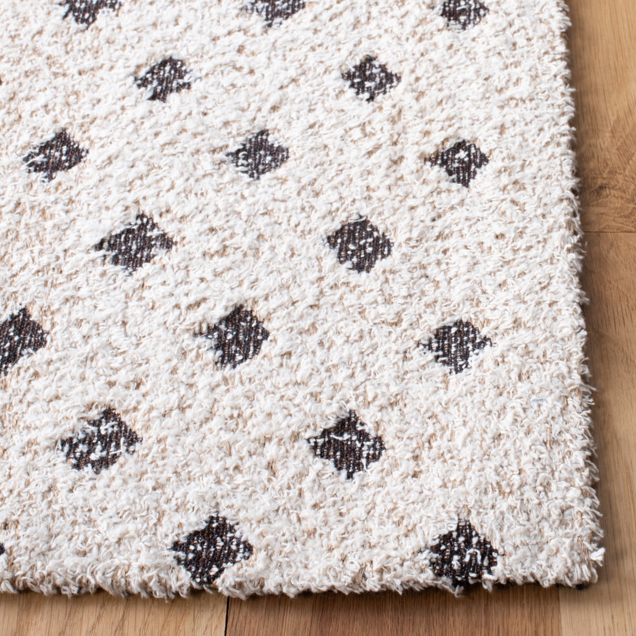 SAFAVIEH Classic Vintage Kaitlyn Checkered Area Rug, Natural/Ivory, 4' x 6'
