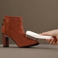 thumbnail image 4 of Xihbxyly Cepillo de Goma para Zapatos, Cerdas Suaves para Limpieza de Gamuza, Borrador Multifunción, Mantenimiento Eficiente de Botas de Nieve, Cuidado Diario y Especial de Materiales, Mango Cómodo,, 4 of 6