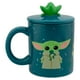 thumbnail image 1 of Taza Grande Cerámica con Tapa Esculpida en 3D, Diseño Mandalorian Baby Yoda, Star Wars Capacidad 532 ml, Azul, 1 of 4