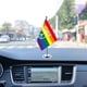 thumbnail image 4 of Bandera de mesa con signo de la paz del arco iris, minibandera pequeña del arco iris con base de soporte de Metal, bandera de escritorio de oficina, adorno para coche, decoraciones para fiestas, 4 of 4