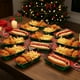 thumbnail image 1 of Paquete de 12 Bandejas Desechables de Papel para Alimentos Navideños, Ideales para Papas Fritas, Perritos Calientes, Palomitas de Maíz, Tortillas, Snacks y Dulces. Artículos para Fiestas - Multicolor, 1 of 6