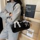 thumbnail image 3 of Bolso de mano tipo baguette para mujer, versátil, sencillo y elegante, con textura de alta calidad y estilo nicho francés, con lazo de seda y bufanda, para debajo del brazo., 3 of 5