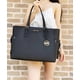 thumbnail image 3 of Bolso Cartera  Michael Kors Gilly Jet Set con Cierre de Cordón y Cremallera en Piel Saffiano Negra, 3 of 3