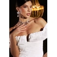 thumbnail image 3 of Vestido Bella Barnett Lisiya de satén con hombros descubiertos y abertura, 3 of 8