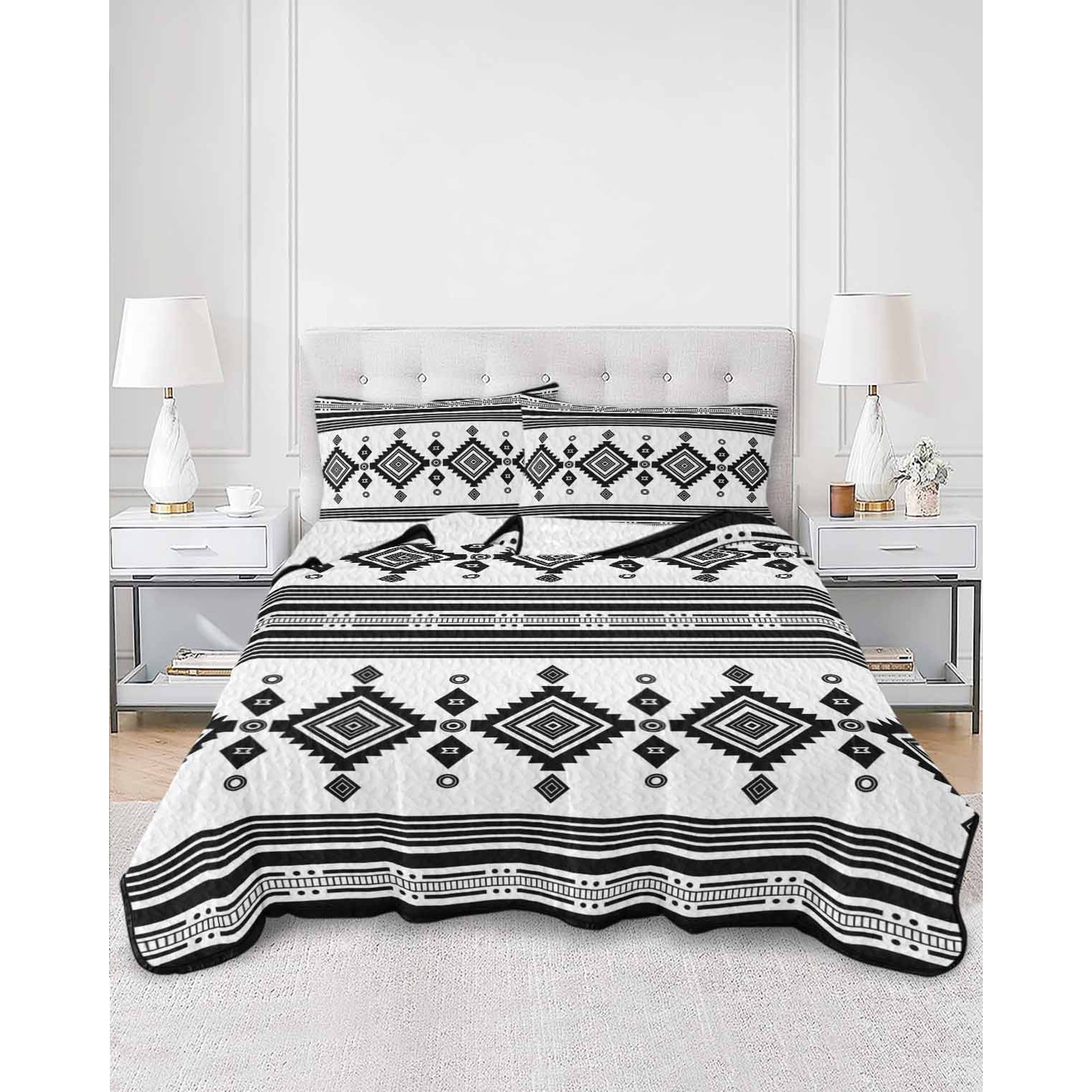 Quilts Full Size White Boho Southwestern Soft Comforter Bedding Set for Bed Vintage Ethnic Tribes Zigzag Art Lightweight Quilted Bedspread with Pillow Cover(2 Pieces) for All Season 78x90 Inch