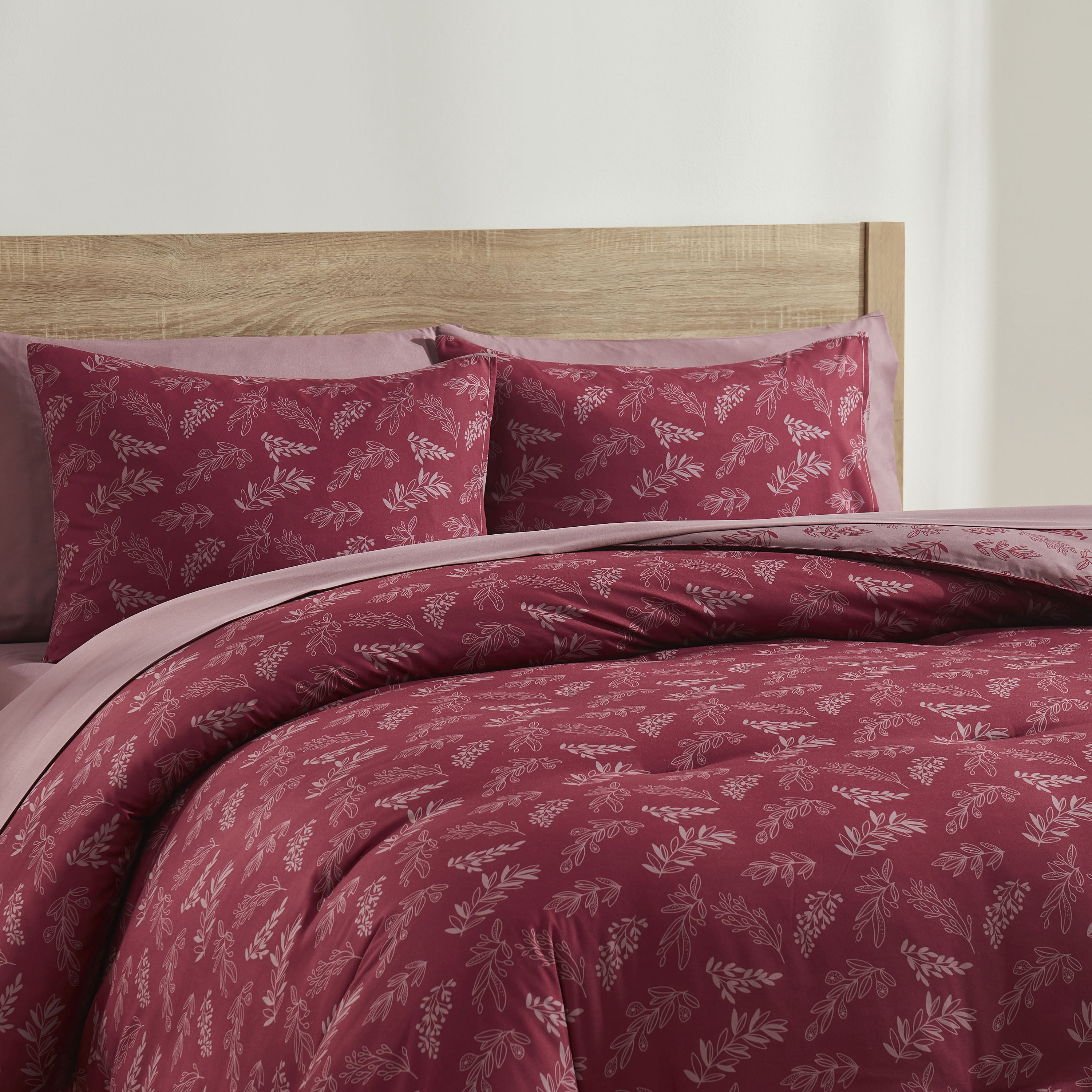 LammaLoe Queen Comforter Set, 7 Piece Botanical Bed in a Bag, Reversible Bedding Comforter Set with Sheets, Modern Queen Bed Set, Mulberry/Smoky Lavender