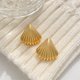 thumbnail image 4 of Pendientes de concha de mujer en estilo diseño de nicho retro pendientes simples pendientes de plato frío joyas de pareja regalo de San Valentín, 4 of 5