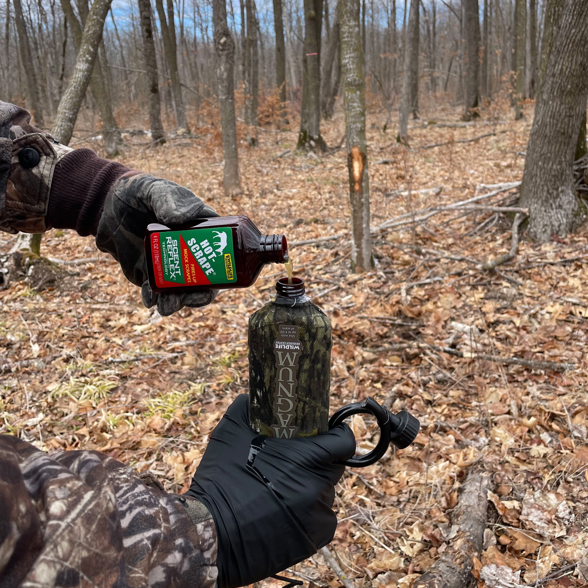 Wildlife Research Center Magnum Dripper Combo with 4 fl oz Hot-Scrape Synthetic Deer Hunting Scent Combo Pack