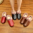 thumbnail image 4 of Zapatos de invierno y algodón Zapatillas de algodón grueso de terciopelo de invierno para mujer Botas de algodón cálidas impermeables de cuero para madres de mediana edad, 4 of 5