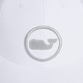 thumbnail image 2 of Sombrero Trucker Vineyard Vines Whale Dot Performance para hombre, color blanco, 2 of 3